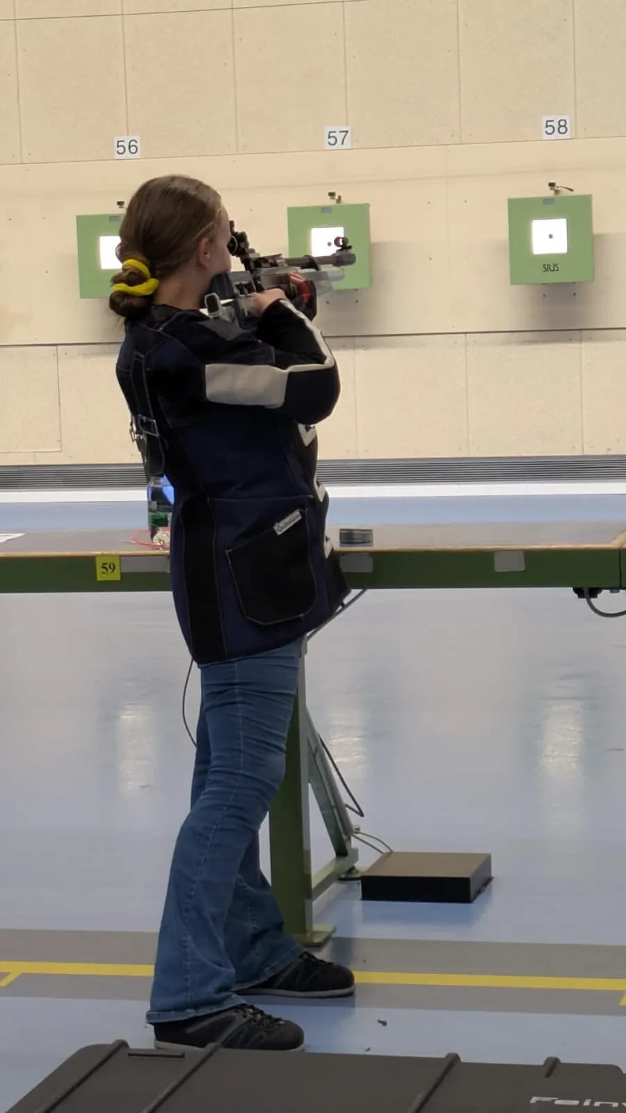 Volle Konzentration: Lina-Maria im 20-Schuss-Programm der Schülerklasse.