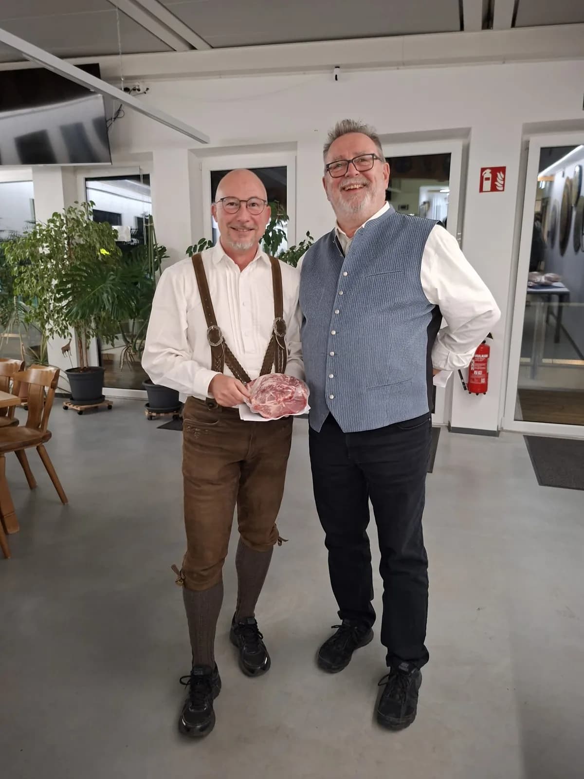 Die Königswürden in vollem Ornat.