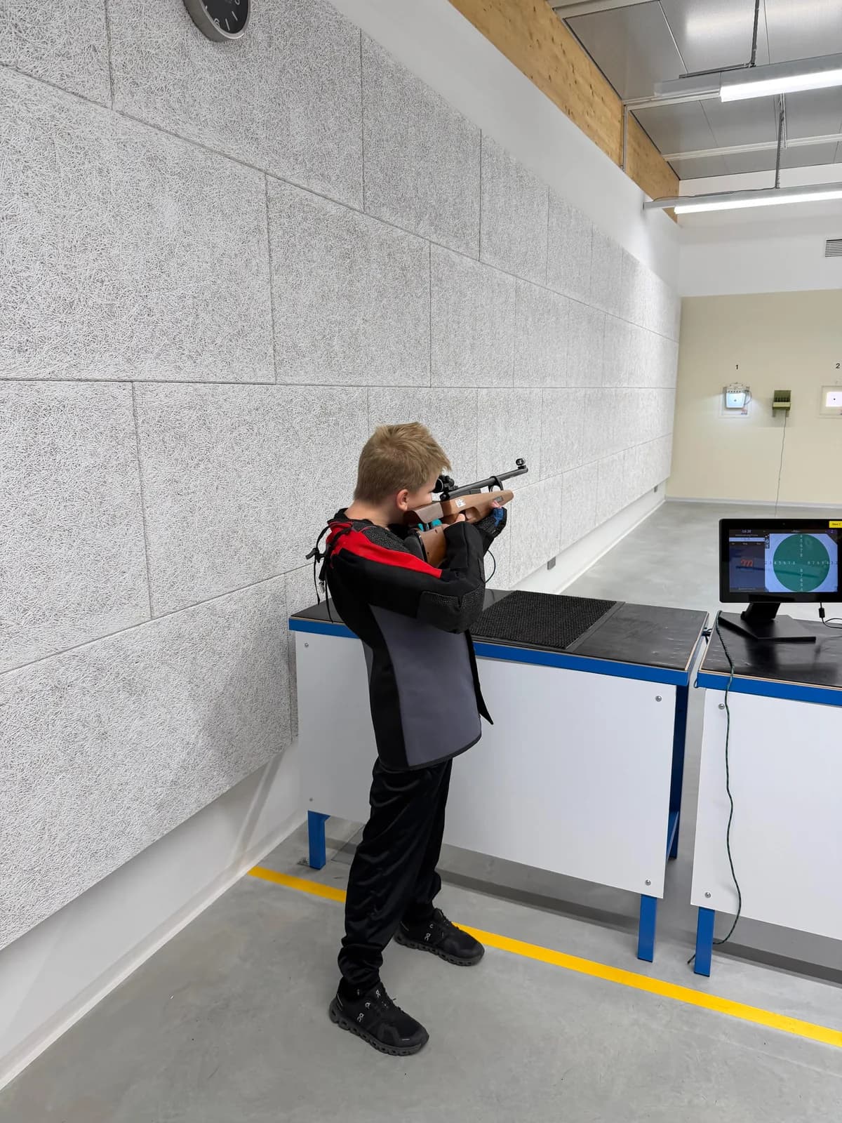 Biathlon-Schießen am Stand.