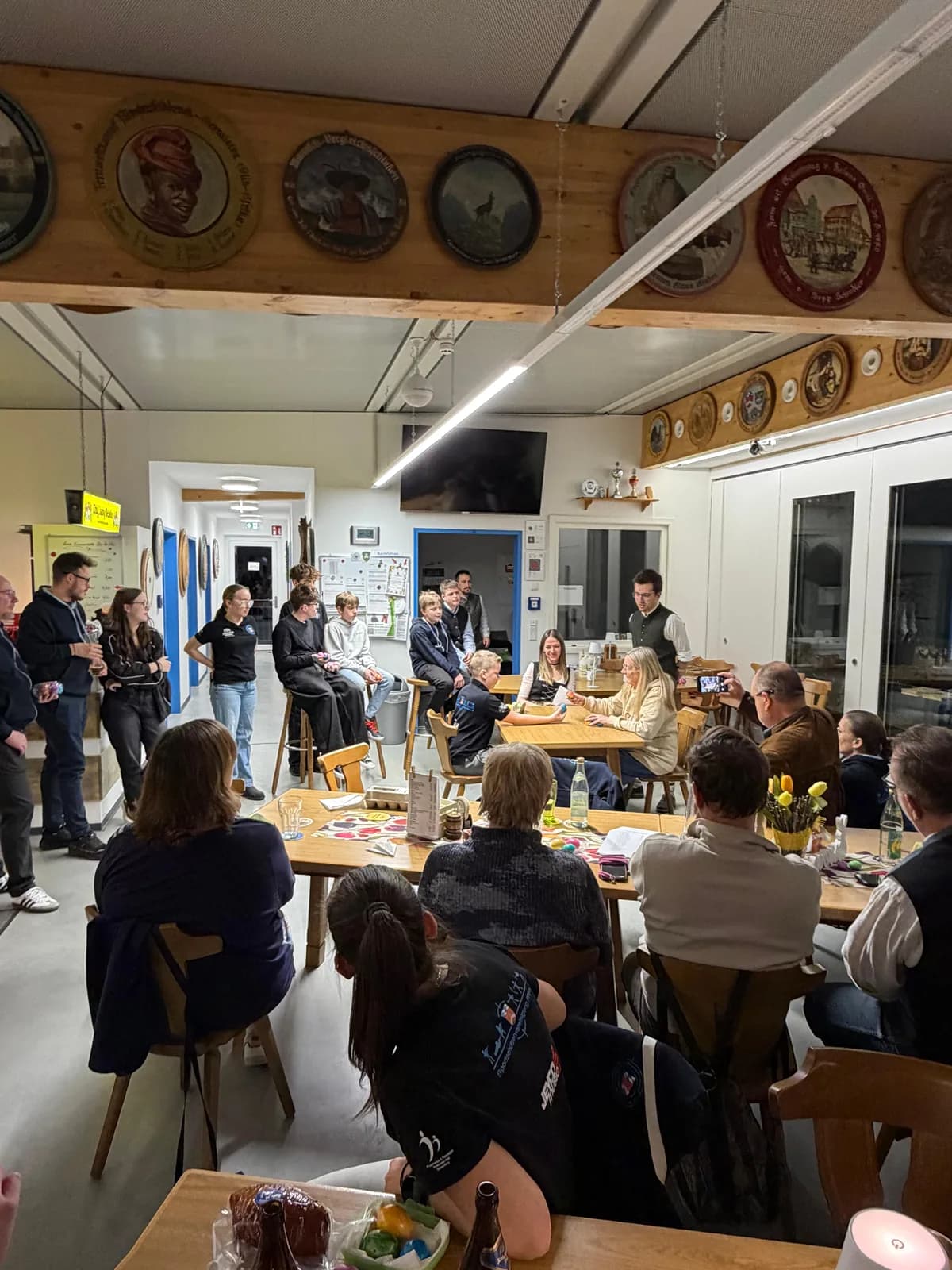 Volles Vereinsheim beim Osterschießen.
