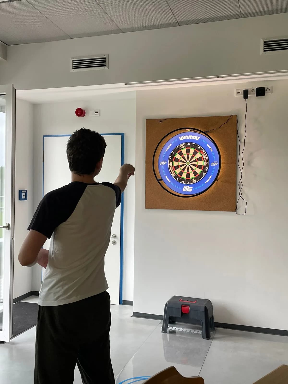 Zum gemütlichen Teil gehört auch eine Runde Darts.